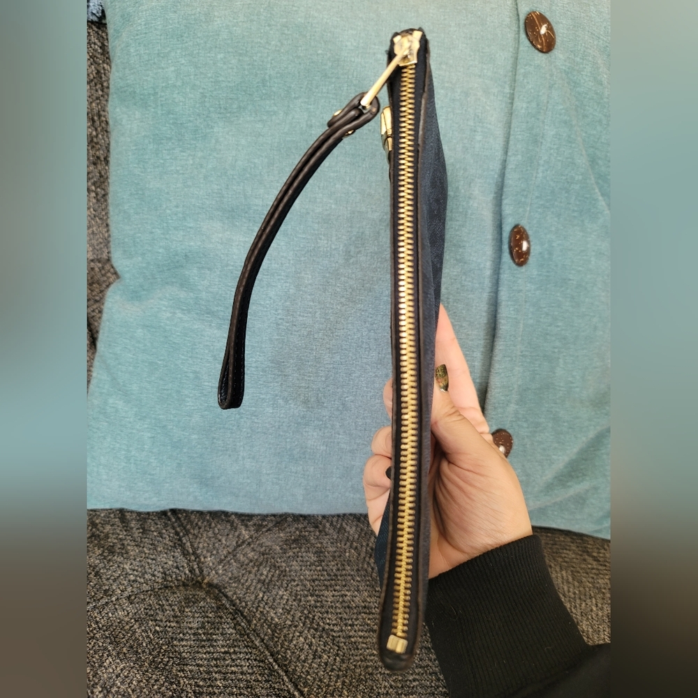 Michael Kors Charlton Baltic Blue Large Wristlet - Picture 5 of 12